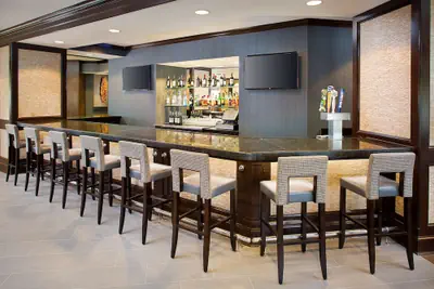 Photo 2 - DoubleTree Hotel Baltimore - BWI Airport