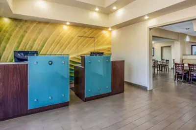Photo 3 - La Quinta Inn & Suites by Wyndham Carlsbad - Legoland Area