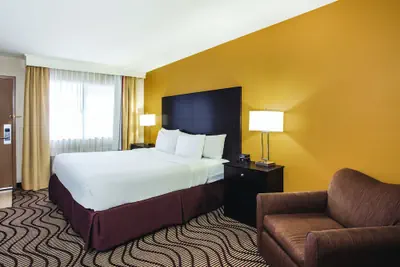 Photo 4 - La Quinta Inn & Suites by Wyndham Carlsbad - Legoland Area
