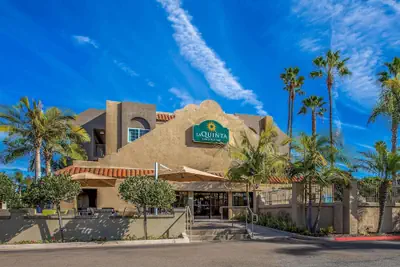 Photo 2 - La Quinta Inn & Suites by Wyndham Carlsbad - Legoland Area