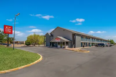 Photo 2 - Econo Lodge Inn & Suites Enid South