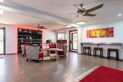 Photo 4 - Econo Lodge Inn & Suites Enid South