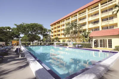 Photo 2 - La Quinta Inn & Suites by Wyndham Coral Springs Univ Dr