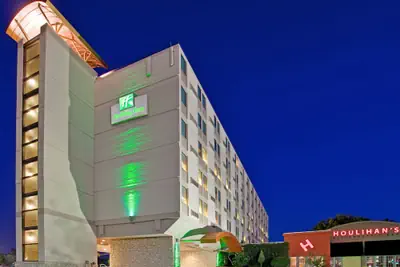 Photo 2 - Holiday Inn Manhattan at the Campus by IHG