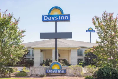 Photo 2 - Days Inn by Wyndham Spartanburg Waccamaw