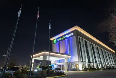 Photo 2 - Holiday Inn Express Newark Airport Elizabeth by IHG