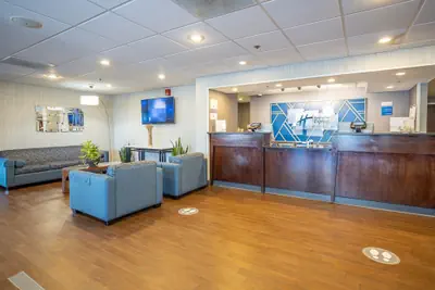 Photo 3 - Holiday Inn Express Newark Airport Elizabeth by IHG