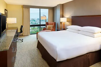Photo 2 - DoubleTree by Hilton San Antonio Airport