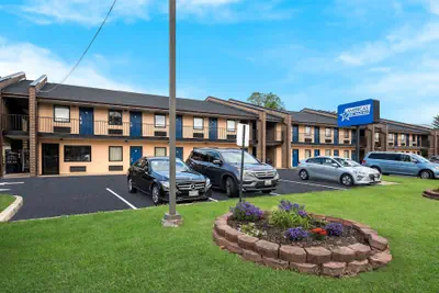 Photo 2 - Americas Best Value Inn Laurel
