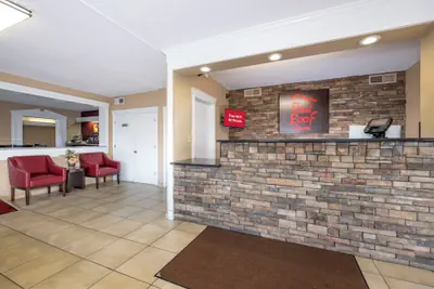 Photo 4 - Red Roof Inn Knoxville North - Merchants Drive