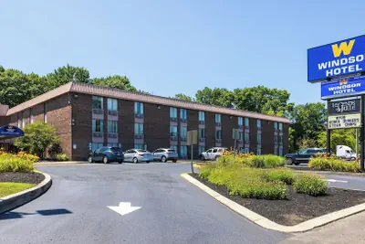 Photo 2 - Windsor Hotel