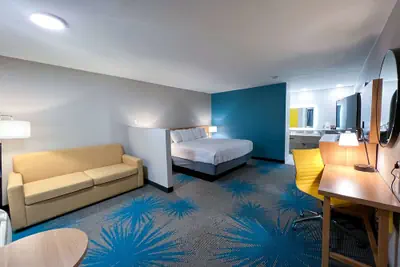 Photo 5 - Days Inn & Suites by Wyndham Santa Rosa