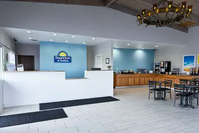 Photo 2 - Days Inn & Suites by Wyndham Santa Rosa