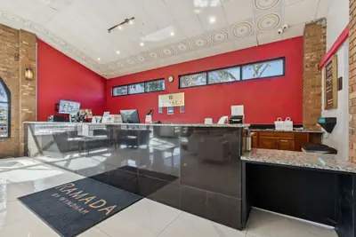 Photo 3 - Ramada by Wyndham Temple Terrace/Tampa North
