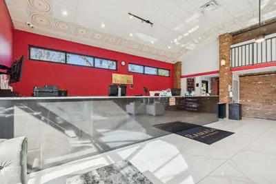 Photo 4 - Ramada by Wyndham Temple Terrace/Tampa North
