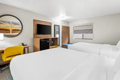 Photo 4 - Days Inn by Wyndham Mitchell SD