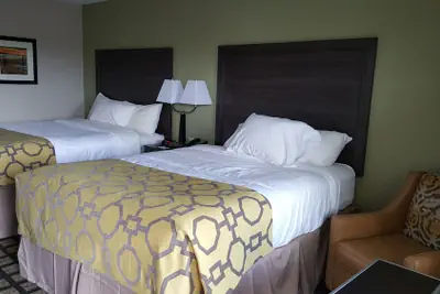 Photo 3 - Baymont by Wyndham Clarksville