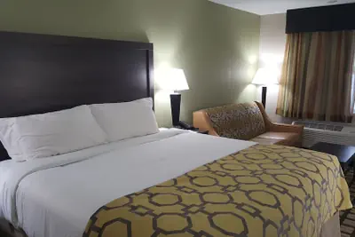 Photo 4 - Baymont by Wyndham Clarksville