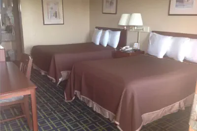 Photo 5 - Hilltop Inn