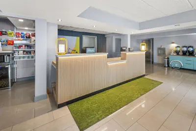 Photo 3 - Spark by Hilton Waldorf