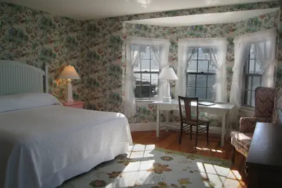 Photo 5 - The Colony Hotel