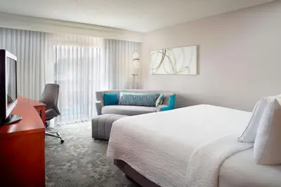 Photo 2 - Sonesta Select Atlanta Airport North