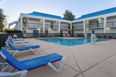 Photo 2 - Studio 6 Suites Jacksonville, NC