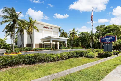 Photo 2 - Hampton Inn Naples Central