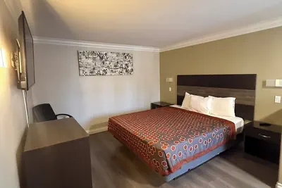 Photo 2 - Colony Inn