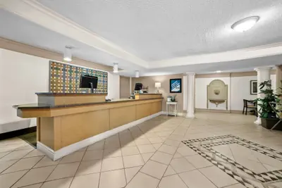 Photo 3 - Howard Johnson by Wyndham Columbus Fort Moore