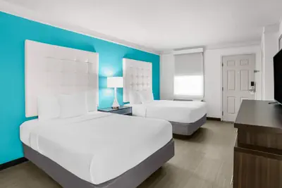 Photo 5 - Howard Johnson by Wyndham Columbus Fort Moore