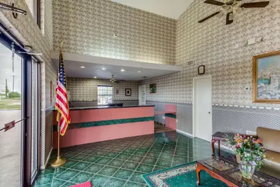 Photo 4 - Econo Lodge Falfurrias Hwy 281