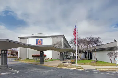 Photo 2 - Motel 6 Mesquite, TX – Town East