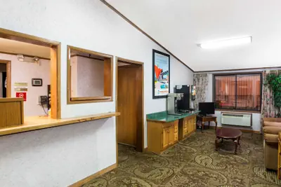 Photo 3 - Howard Johnson by Wyndham Wilmington