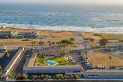 Photo 2 - San Simeon Lodge