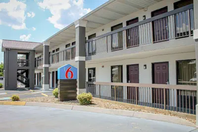 Photo 2 - Motel 6 Knoxville, TN - East