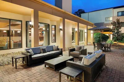 Photo 2 - Courtyard by Marriott Savannah Midtown