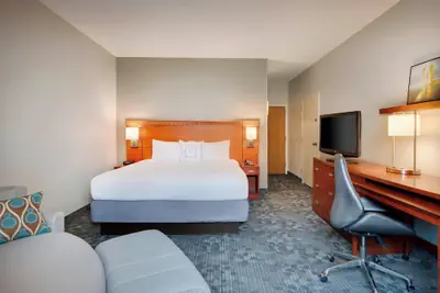 Photo 5 - Courtyard by Marriott Savannah Midtown