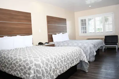 Photo 5 - Travelodge by Wyndham Long Beach Convention Center