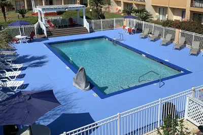 Photo 2 - Quality Inn & Suites Pensacola Bayview