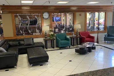 Photo 4 - Quality Inn & Suites Pensacola Bayview