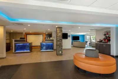 Photo 3 - Best Western Plus Bowling Green