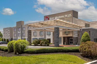 Photo 2 - Best Western Plus Bowling Green