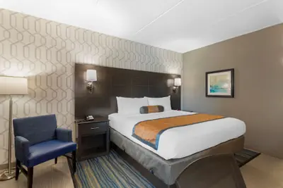 Photo 5 - Best Western Plus Bowling Green