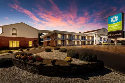 Photo 2 - SureStay Hotel by Best Western Bardstown General Nelson