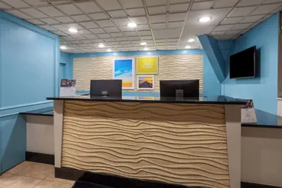 Photo 4 - Days Inn by Wyndham Ann Arbor