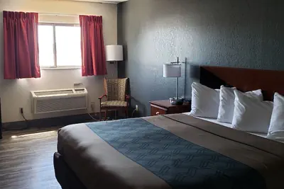 Photo 5 - Econo Lodge Cedar Rapids South