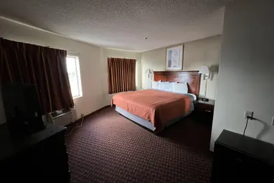 Photo 3 - Days Inn & Suites by Wyndham Rancho Cordova