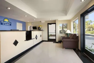 Photo 2 - Days Inn & Suites by Wyndham Rancho Cordova
