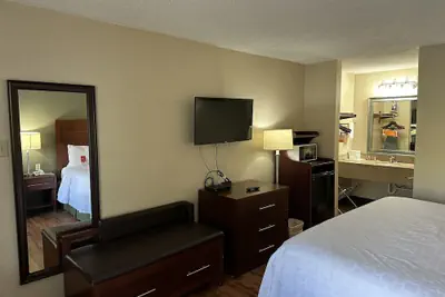 Photo 4 - Econo Lodge Huntington - Barboursville University Area